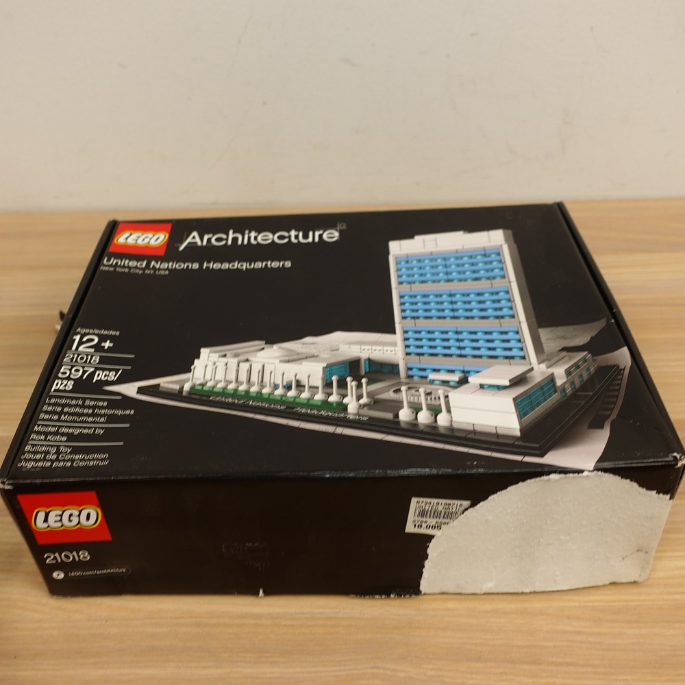 LEGO Architecture United Nations Headquarters 21018 Landmark Series Complete Set